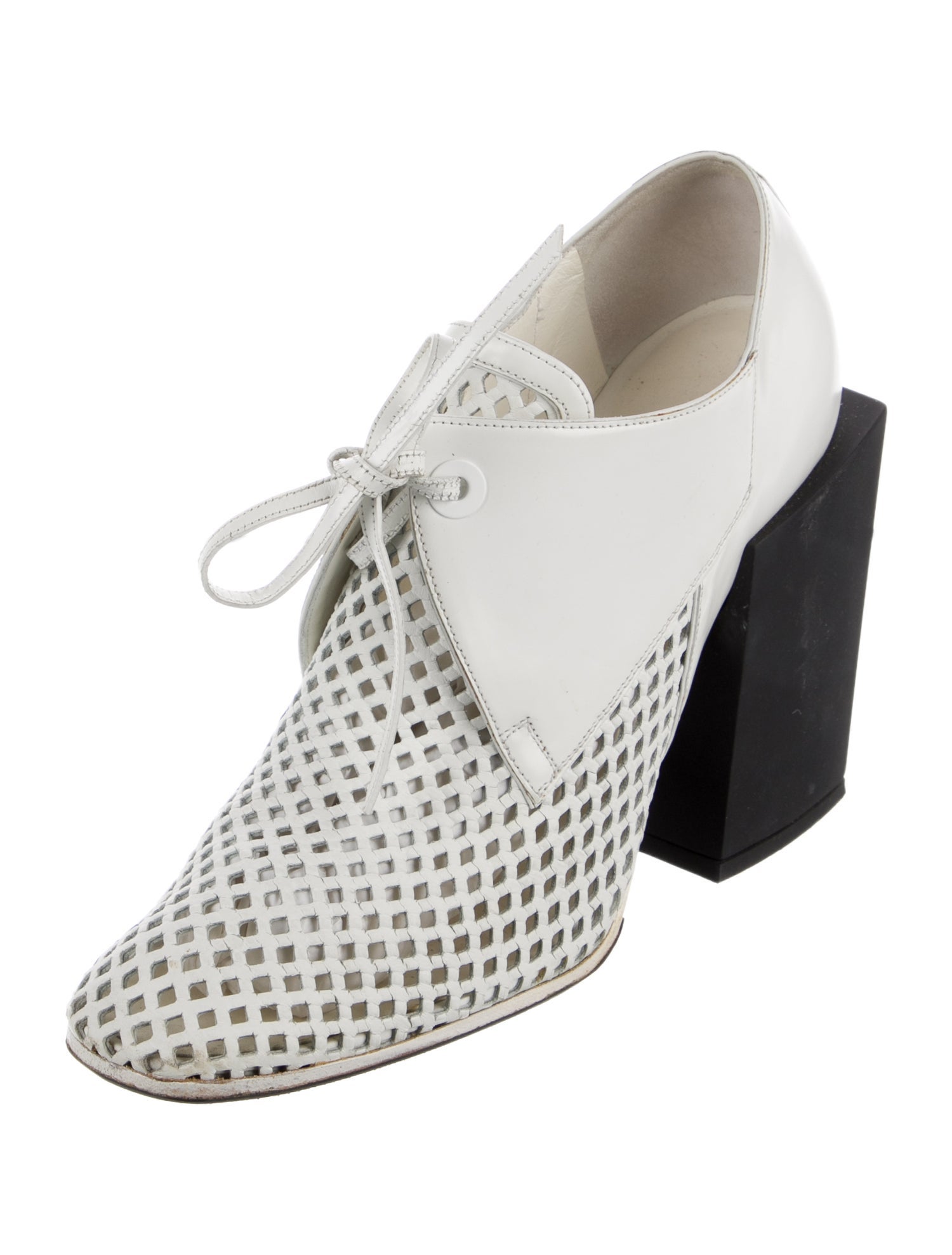 Balenciaga Leather Pumps